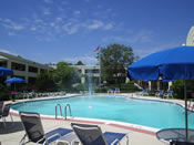 Quality Inn - Pool and Fountain